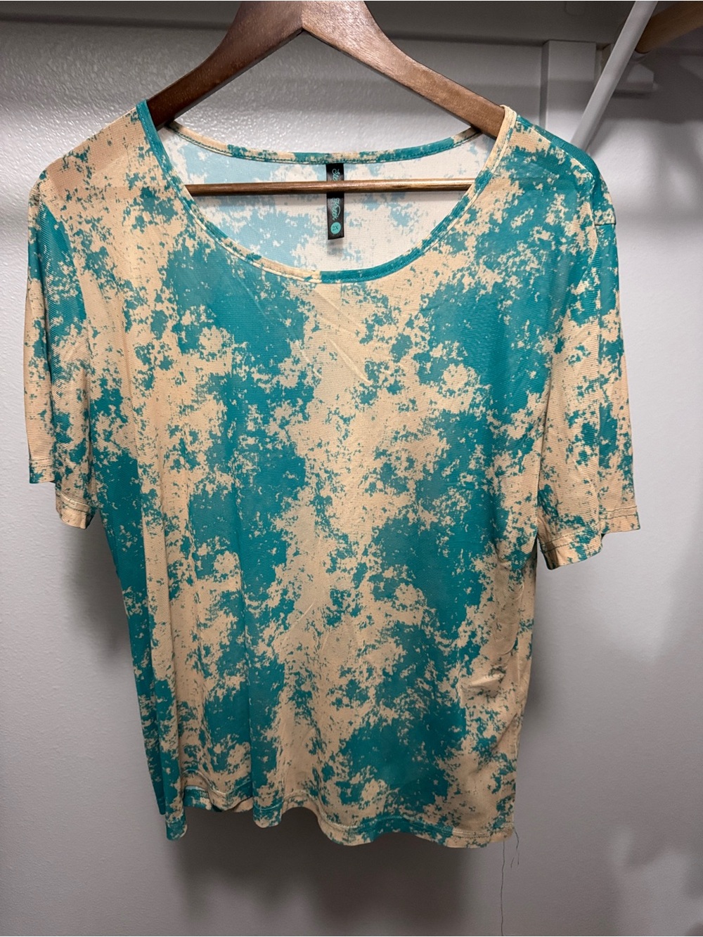 Sterling Kreek Teal and Cream mesh Short Sleeve Top
